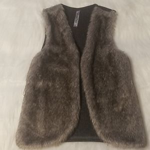 Girls faux fur vest NWOT